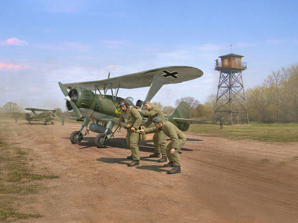 ICM VEHICLES 1:35 Luftwaffe Pilot School (Hs 123A Training Biplane & 3 Figures)