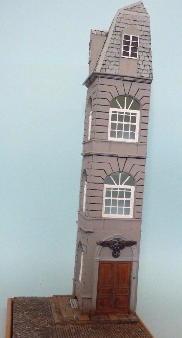 FoG Models 1/35 Scale 'The Paris Office' Building and base Diorama set