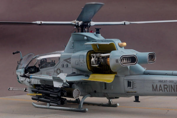 Kitty Hawk 1/48 Scale AH-1Z Viper Helicopter Model Kit