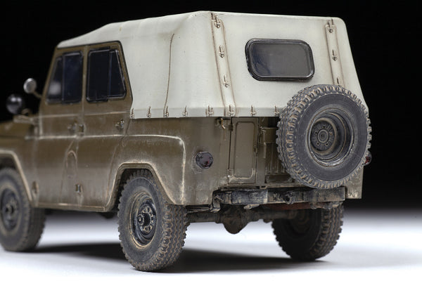 Zvezda 1/35 UAZ-469 Soviet 4WD off-road vehicle
