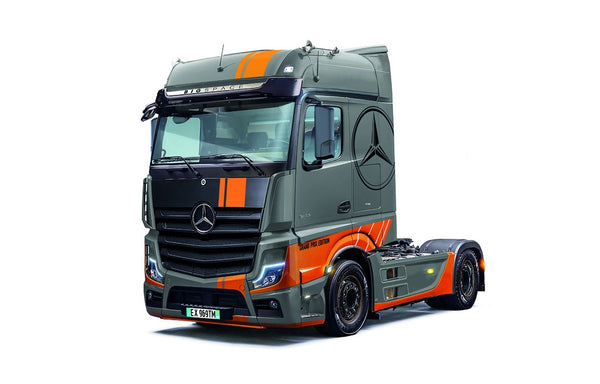 Italeri 1/24 Mercedes-Benz Actros MP4 Big Space Grand Prix Edition