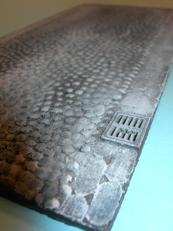 FoG Models 1/35 Scale Cobbled Street Section with Drain in Gutter (resin)