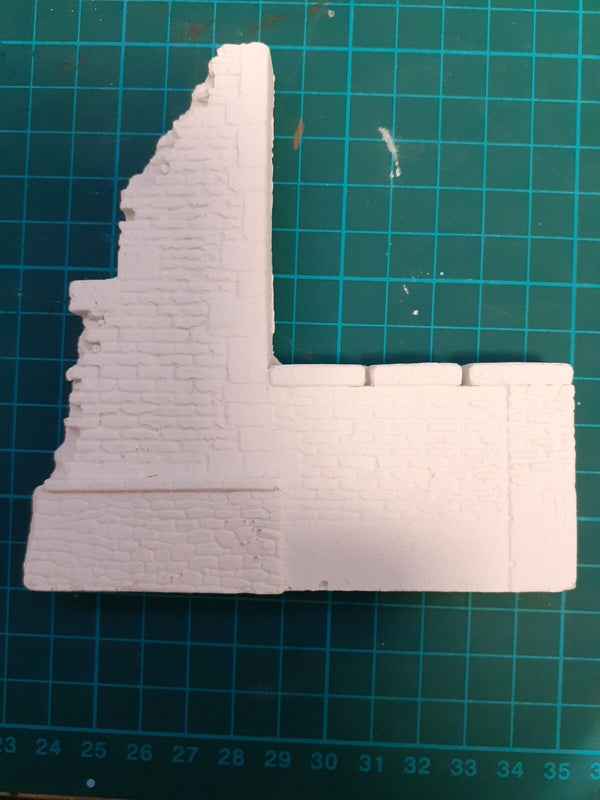 FoG Models 1/35 scale Ruined building walls #14 size 105mm x 105mm