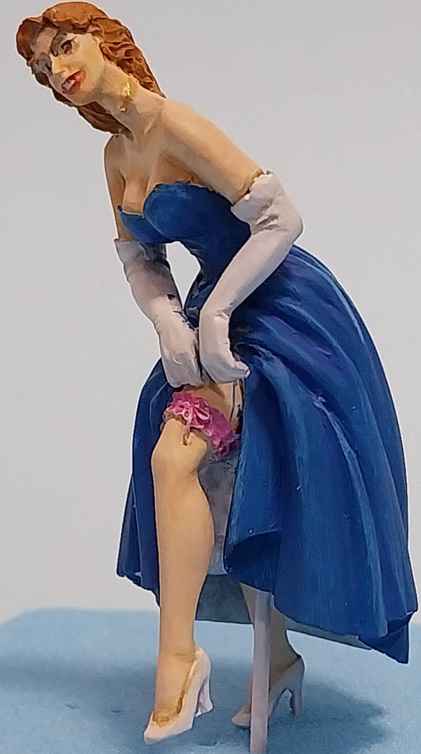 MK35 FoG models 1/35 Scale 1940's Lady in Evening dress resin model kit