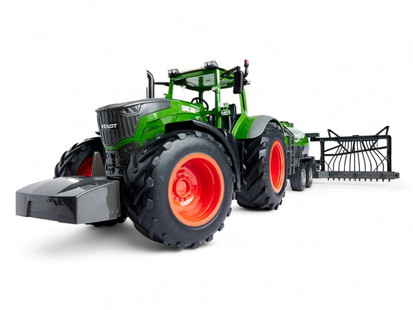 Carson 1:16 Farm Tractor with Road Tank - Green C907344