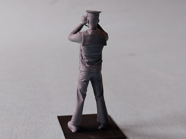 Homefront 1/35 Scale model kit WW2 British sailor with binoculars