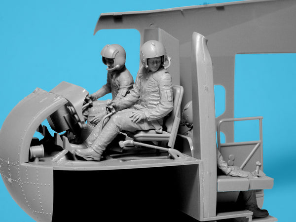 ICM 1/35 scale S-64 Helicopter Crew (3 Figures)