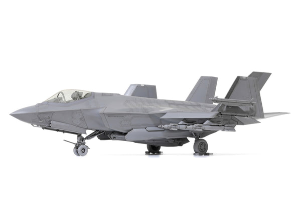 Tamiya 1/48 Scale Model Aircraft Kit Lockheed Martin F-35C Lightning II