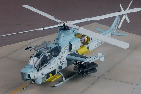 Kitty Hawk 1/48 Scale AH-1Z Viper Helicopter Model Kit