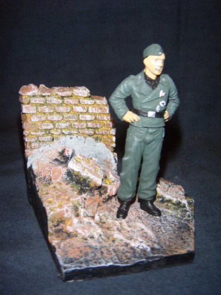FoG Models 1/35 Scale Vignette Pack of Bases with rubble wall sections