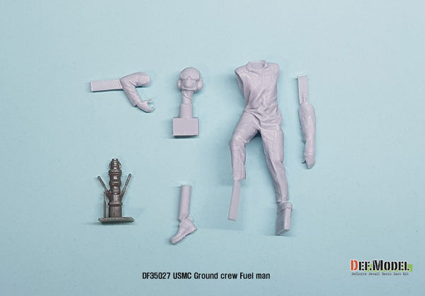 DEF Models 1/48 Modern USMC Ground crew Fuel man