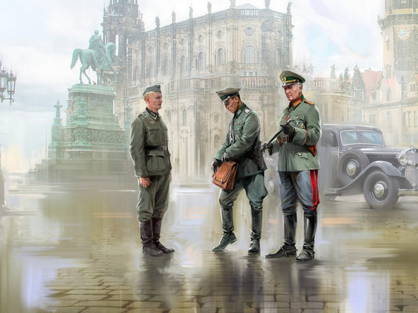 ICM 1/24 WWII German Staff Personnel 3 Figures