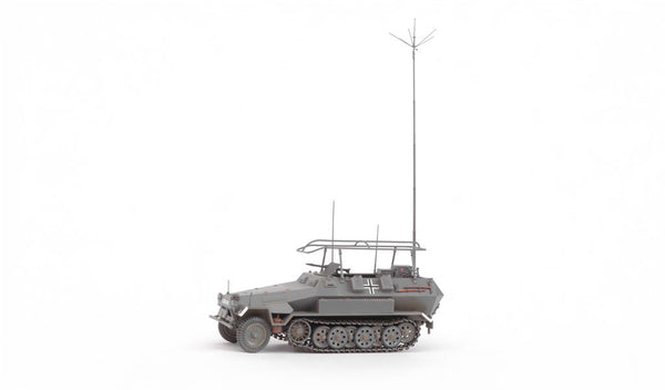 Zvezda 1/35 scale WW2 German SD.KFZ 251/3 AUSF.B RADIO CAR