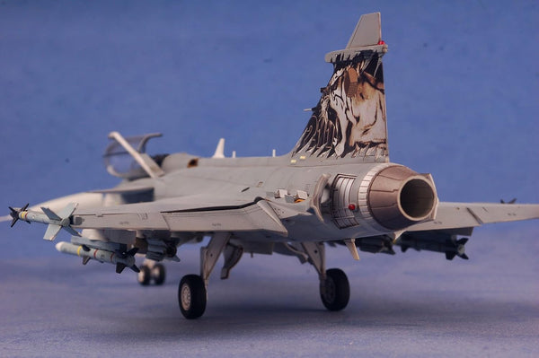 Kitty Hawk 1/48 Scale Jas-39A/C Gripen Aircraft Model Kit
