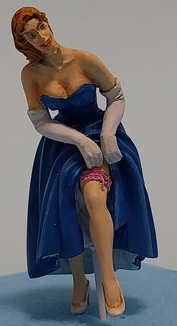 MK35 FoG models 1/35 Scale 1940's Lady in Evening dress resin model kit