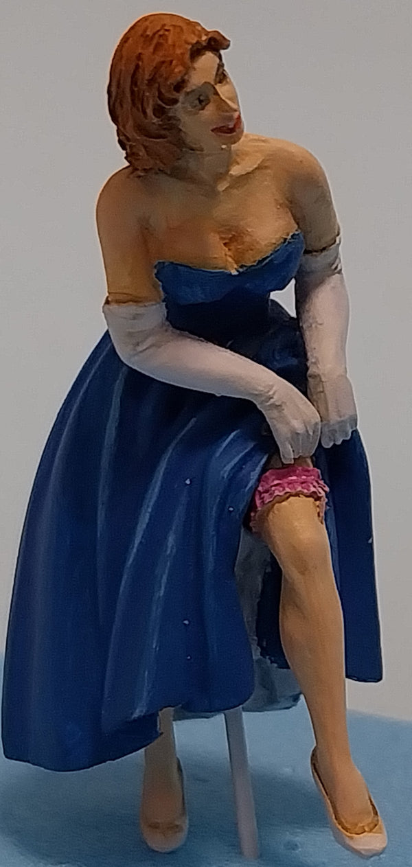 MK35 FoG models 1/35 Scale 1940's Lady in Evening dress resin model kit