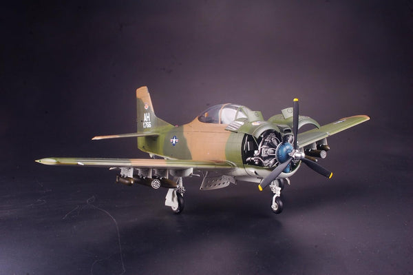 Kitty Hawk 1/32 Scale T-28B/D Trojan aircraft Model Kit