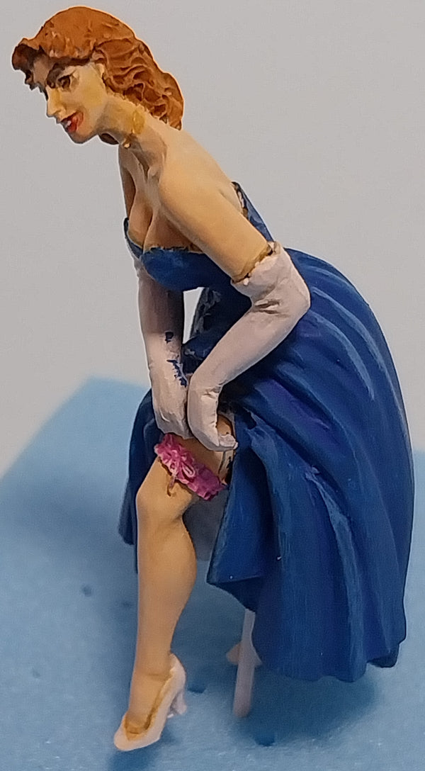 MK35 FoG models 1/35 Scale 1940's Lady in Evening dress resin model kit