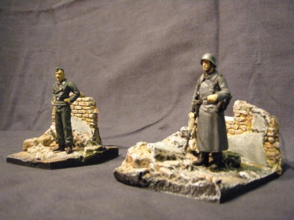 FoG Models 1/35 Scale Vignette Pack of Bases with rubble wall sections