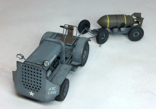 Thunder Model 1/32 WW2 US TUG Clarktor 6, MILL-33 with 2 bomb trailers