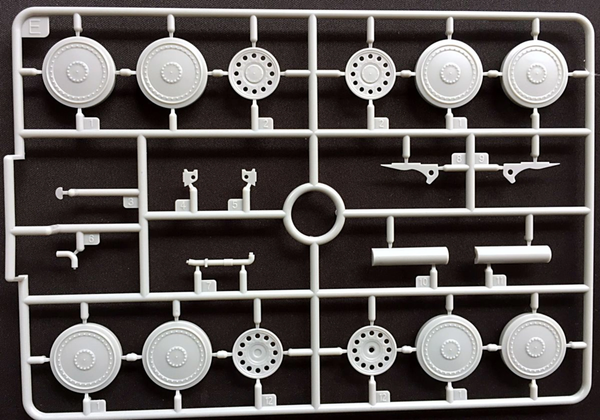 Thunder Model 1/35 WW2 German Gepanerter Mannschatfstransportwagen Katzchen