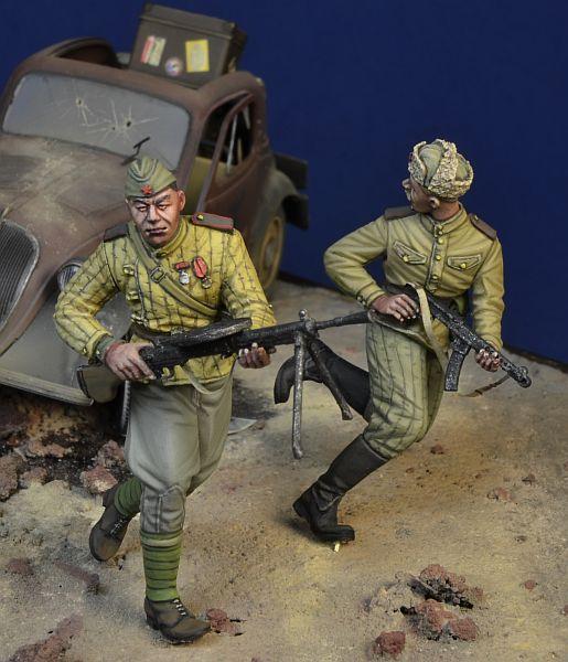 D-Day miniatures WW2 Red Storm over Europe, Soviet Rear Troops 1944-46 1/35 Scale resin model