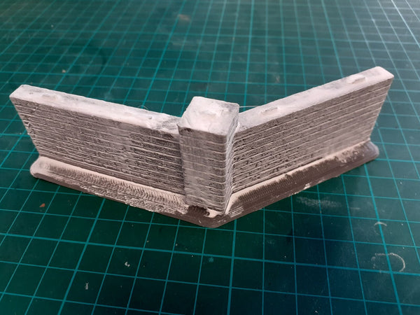 1/35 scale Brick garden wall 140 degree corner