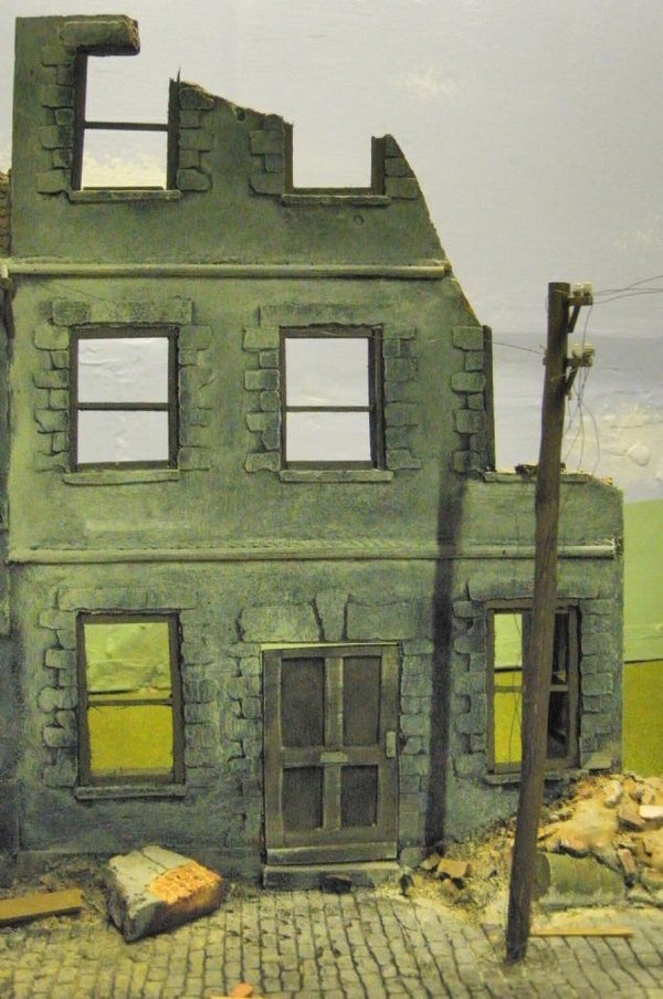 FoG Models 1/35 Scale WW2 Ruined Town House model kit