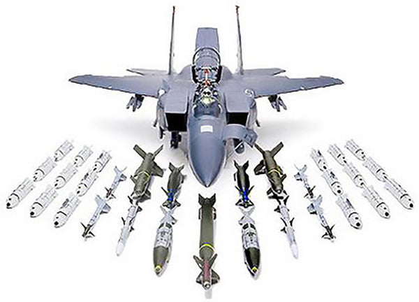 TAMIYA 1/32 scale AIRCRAFT Model kit F-15E WITH BUNKER BUSTER