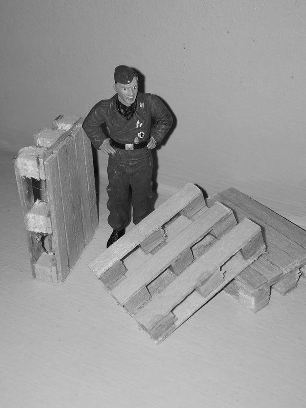 1/35 Scale  Wooden Euro pallets (3 pk)