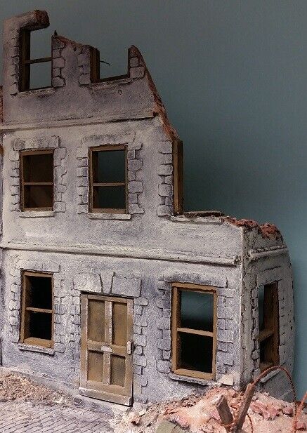 FoG Models 1/35 Scale WW2 Ruined Town House model kit