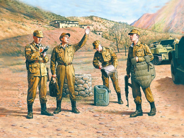 ICM 1/35 Soviet Motorized Infantry (1979-1988) (4 figures - 1 officer, 3 soldiers)