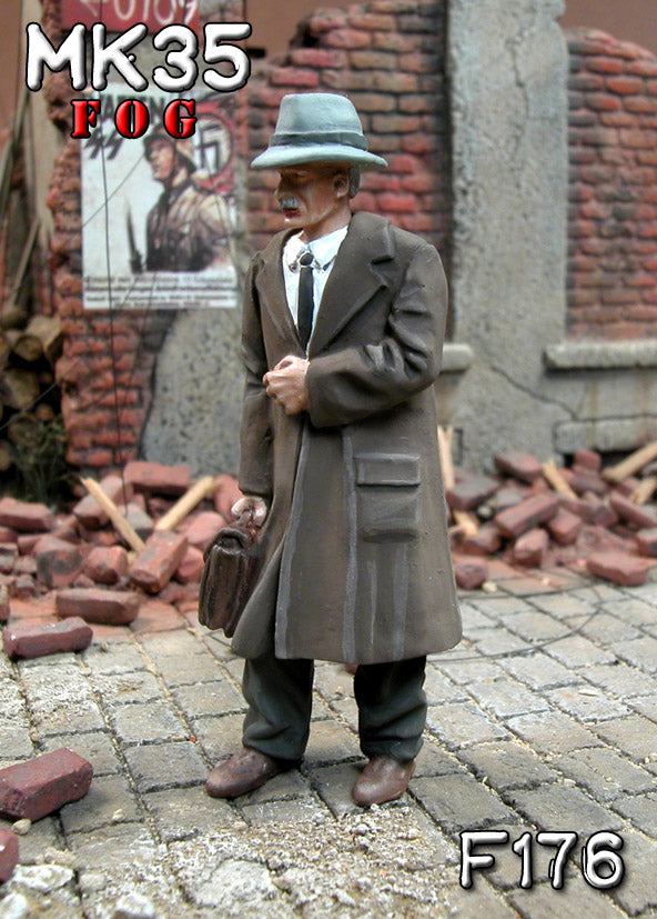 MK35 FoG models 1/35 Scale Civilian in overcoat with satchel