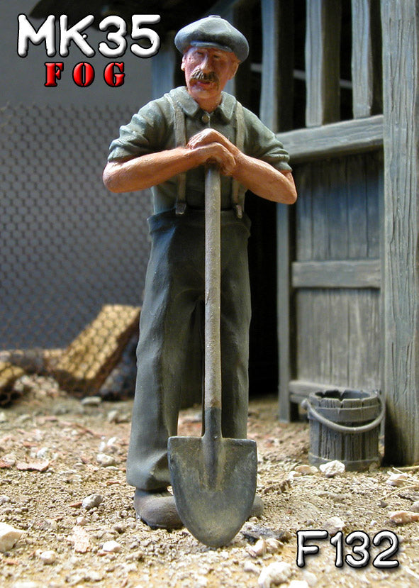 MK35 FoG models 1/35 Scale Civilian leaned on his shovel