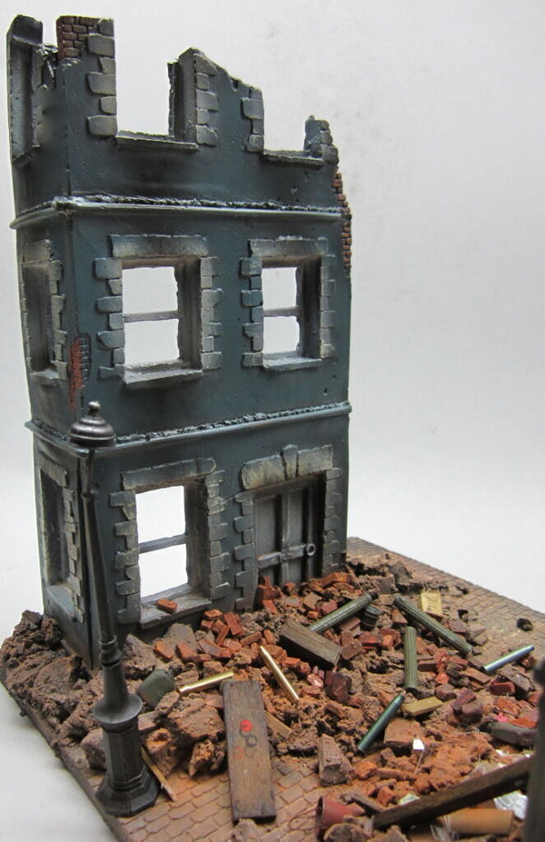 FoG Models 1/35 Scale Battle Damaged City Corner - Diorama building