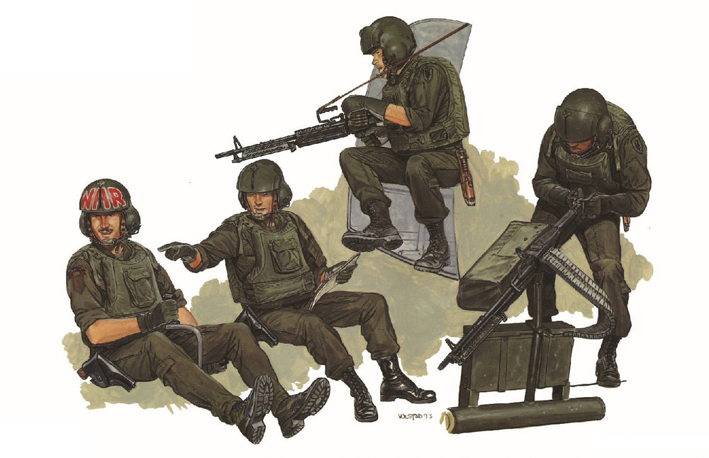 Dragon 1/35 scale Vietnam war U.S. Helicopter Crew