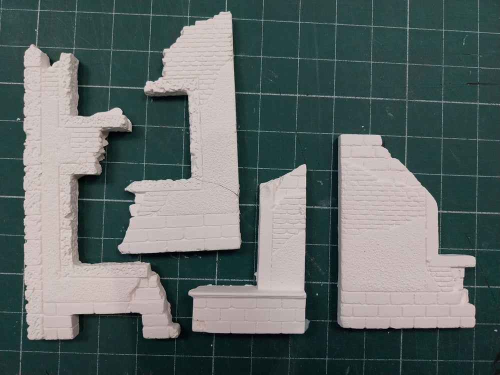 FoG Models 1/35 scale WW2 ruined wall set (pack of 4) diorama accessory