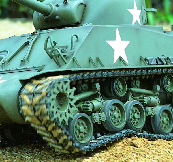 TAMIYA R/C TANK - 1/16 WW2 SHERMAN DMD WITH OPTION KIT