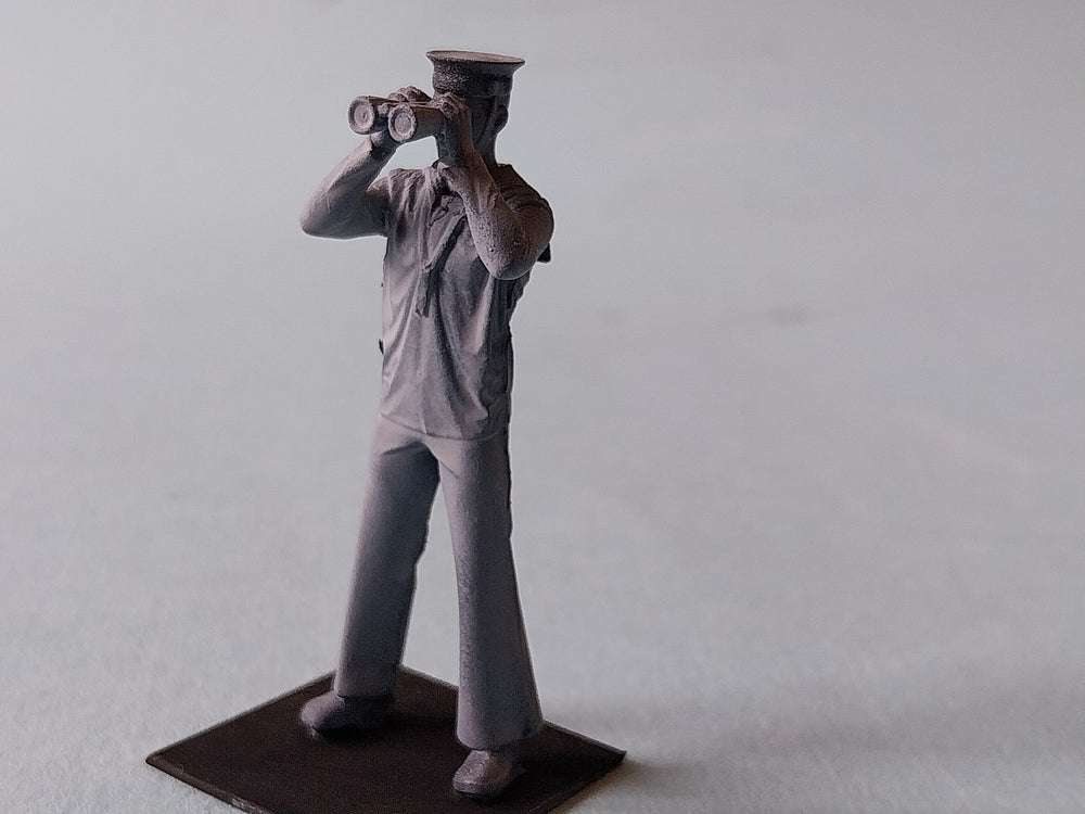 Homefront 1/35 Scale model kit WW2 British sailor with binoculars