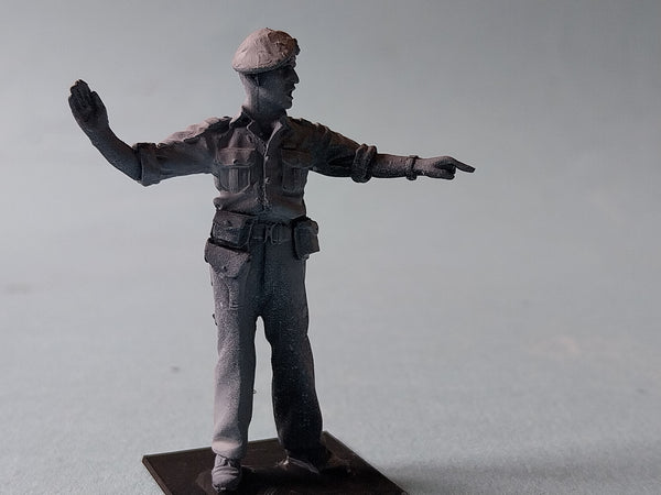 Homefront 1/35 Scale model kit WW2 British RTR officer