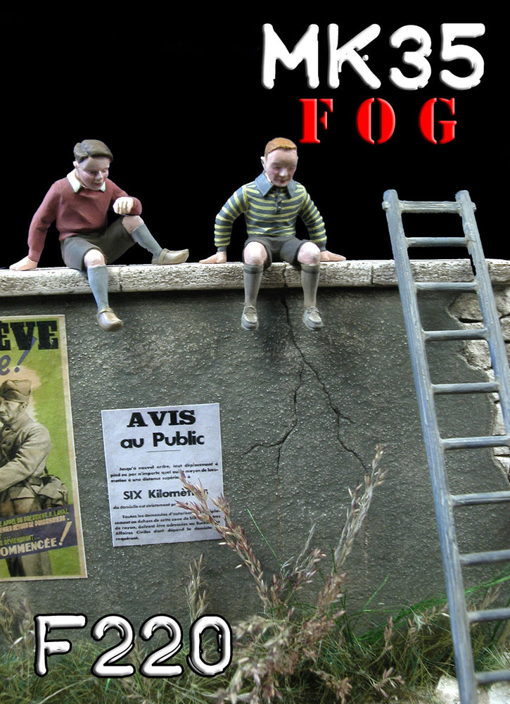 MK35 FoG models 1/35 Scale Children x2 sitting on wall
