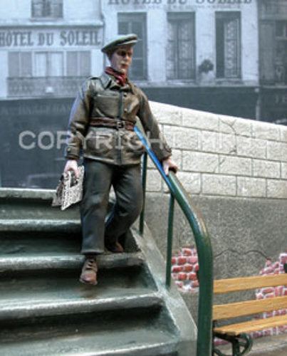 MK35 FoG models 1/35 Scale Man going down the stairs