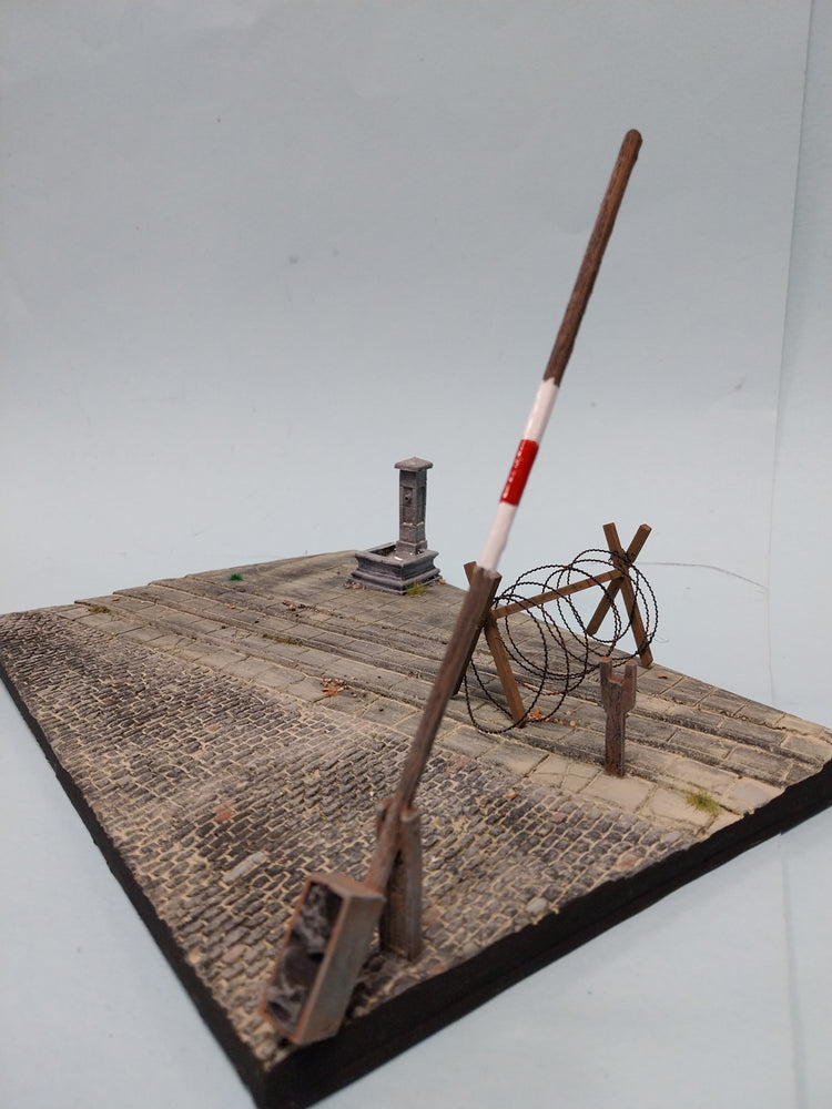 FoG Models 1/35 scale WW2 European town fountain diorama base 305mm x 205mm