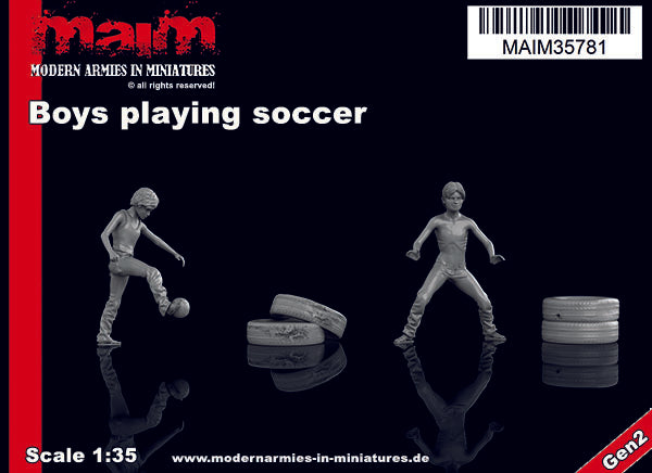 MaiM 1/35 scale Boys playing soccer