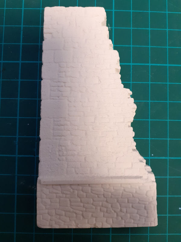 FoG Models 1/35 scale Ruined building walls #13 size 105mm x 55mm
