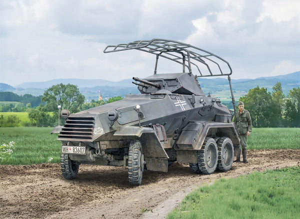 ITALERI 1/72 Scale WW2 German Sd.Kfz. 232. 6 Rad model kit