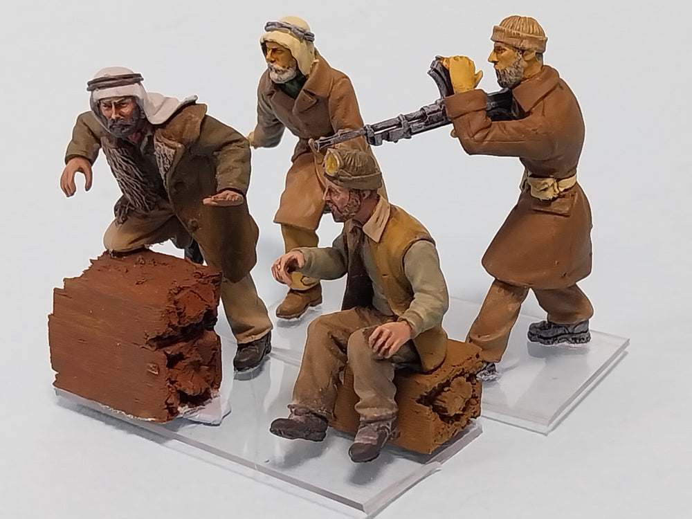1/35 scale WW2 British LRDG truck crew (4 Figs)