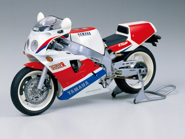 Tamiya 1/12  Scale Motorbike Yamaha FZR750R Superbike (OW01)