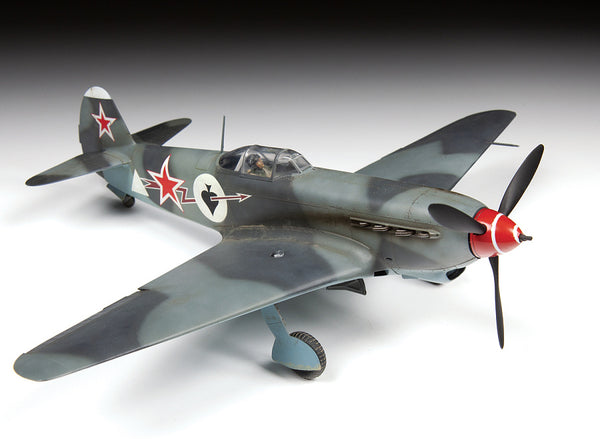 Zvezda 1/48 WW2 Russian Soviet Yakovlev Yak-9T with Cannon