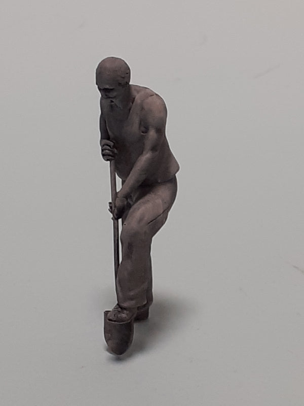Homefront 1/35 scale 1940's era man digging